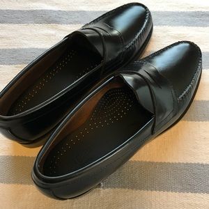 Weejuns G.H. Bass &Co. Black Loafers size 10 D